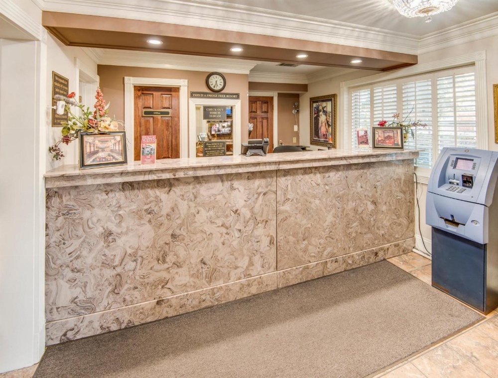 LA Plaza Apartments Main image