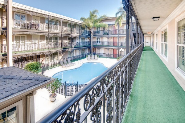 LA Plaza Apartments image 10