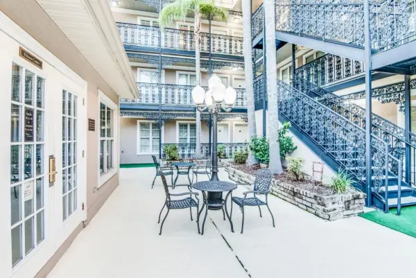 LA Plaza Apartments 9